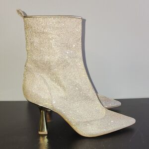 MICHAEL Michael Kors Gold Heeled Ankle Boots with Sleek Design